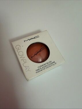 MAC Cosmetics Glowplay Cushiony Blush - cheer up